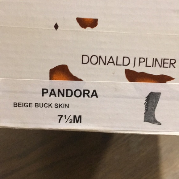 Donald Pliner SASSY Boots - Picture 4 of 4